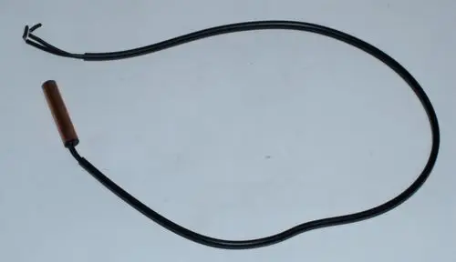 Temperatursensor mit einem zylindrischen Gehäuse aus Kupfer und zwei Kabeln, geeignet für Daikin Systeme.